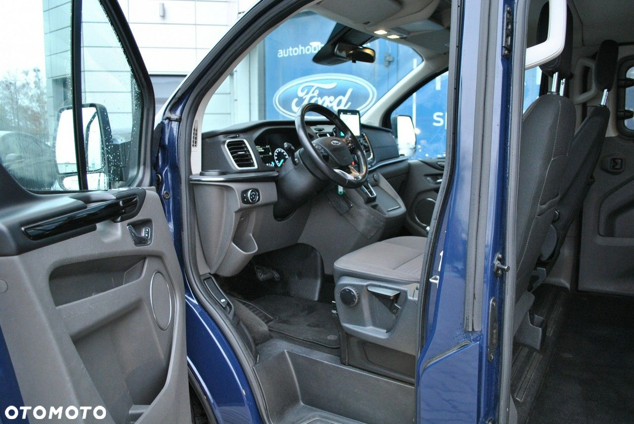 Ford Tourneo Custom - 18