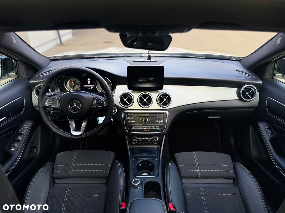 Mercedes-Benz GLA 200 7G-DCT Urban - 19