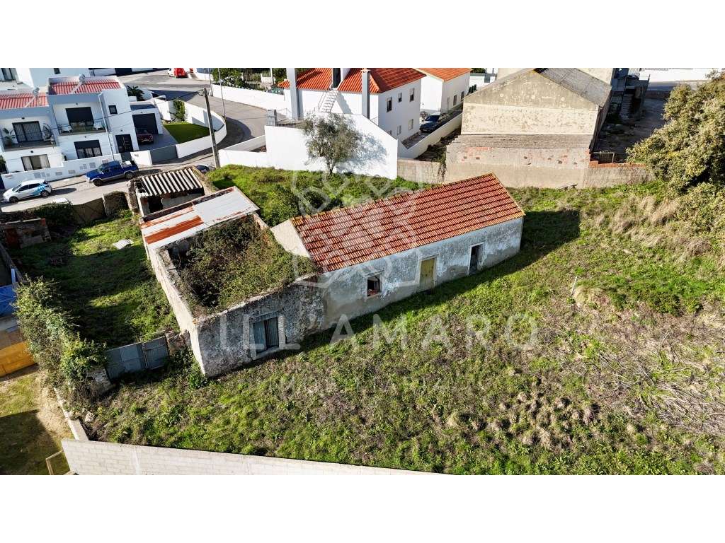 Casa térrea por recuperar com cerca de 168m2 e logradouro com 2800m2. - Grande imagem: 2/20