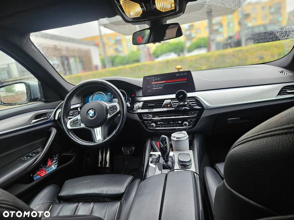 BMW Seria 5 520d xDrive - 14