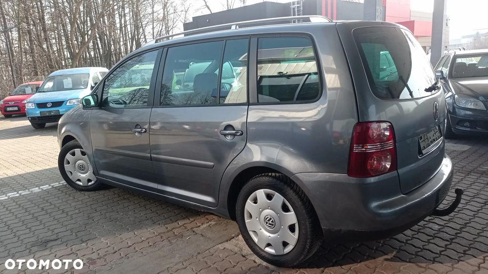 Volkswagen Touran 1.6 FSI Trendline - 20
