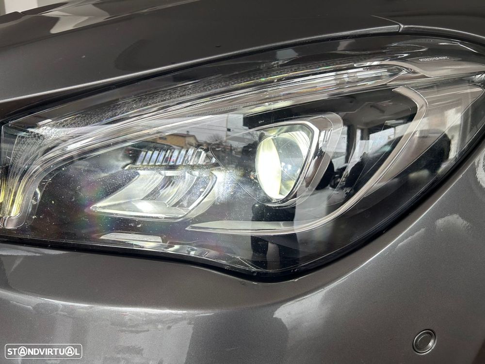 Mercedes-Benz CLA 200 d Shooting Brake AMG Line - 16