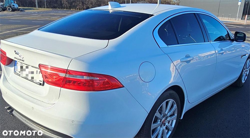 Jaguar XE 2.0 D Prestige - 2