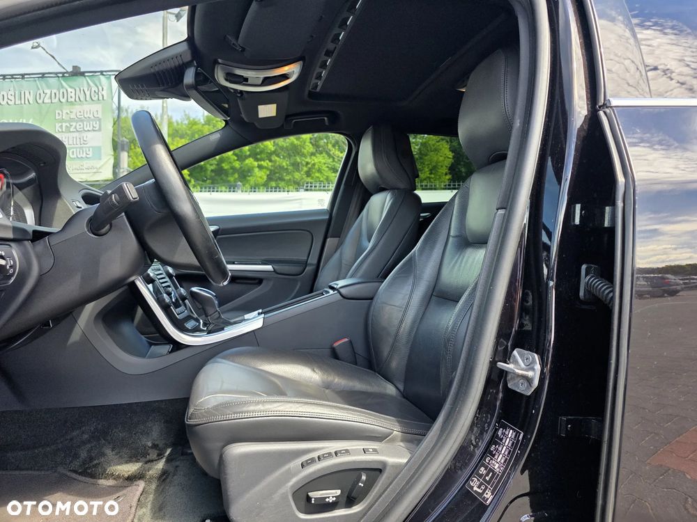 Volvo V60 D6 Plug-In-Hybrid AWD Geartronic Summum - 6