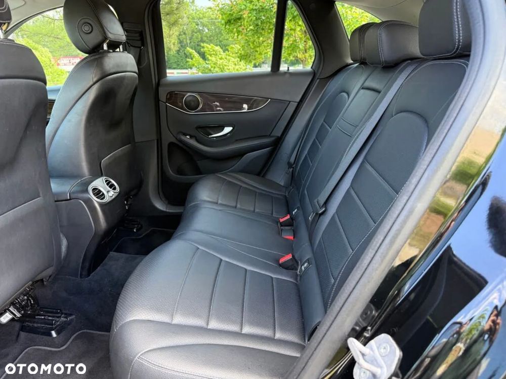 Mercedes-Benz GLC 300 4Matic 9G-TRONIC AMG Line - 26