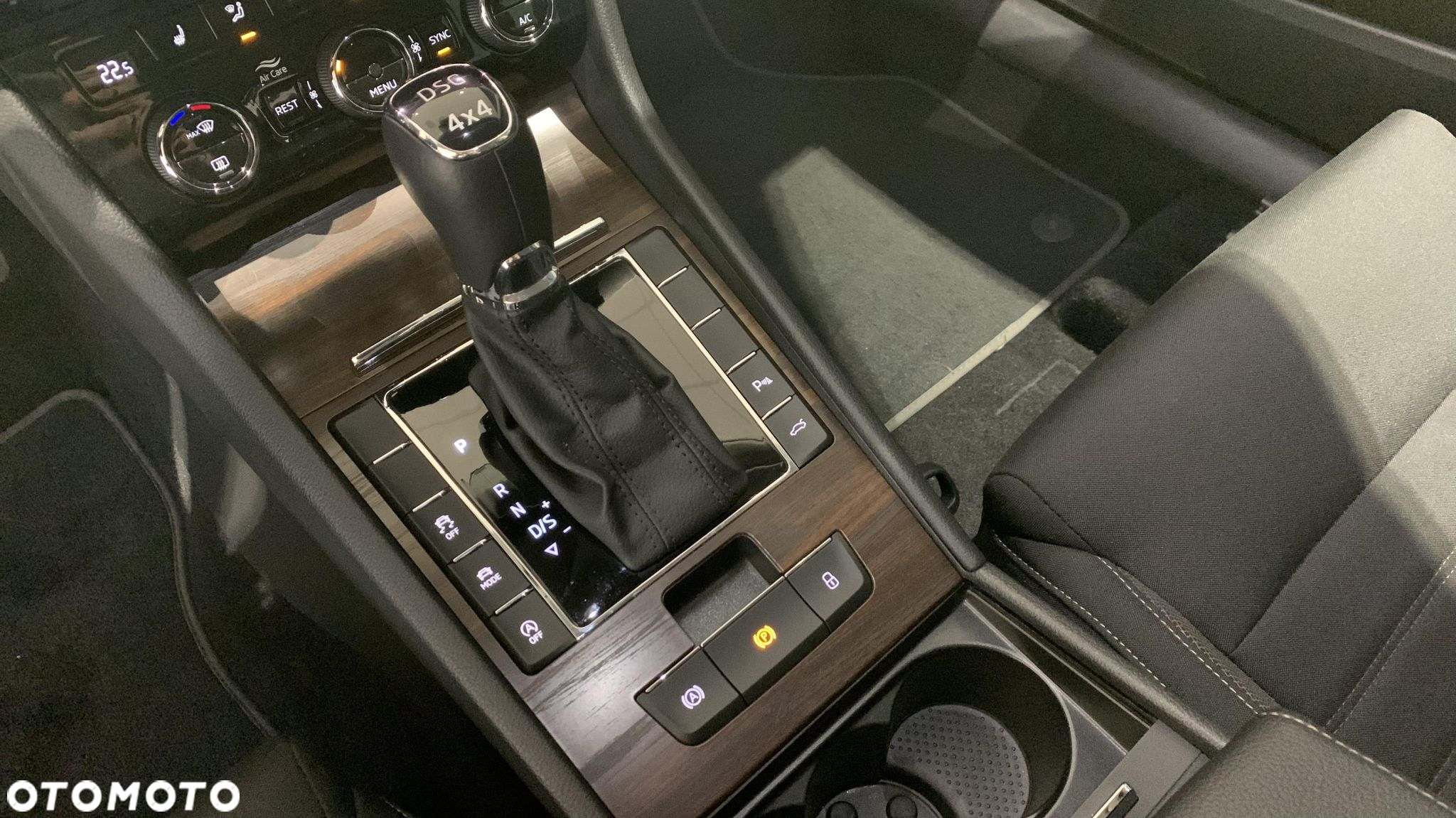 Skoda Superb 2.0 TDI SCR 4x4 Scout DSG - 15