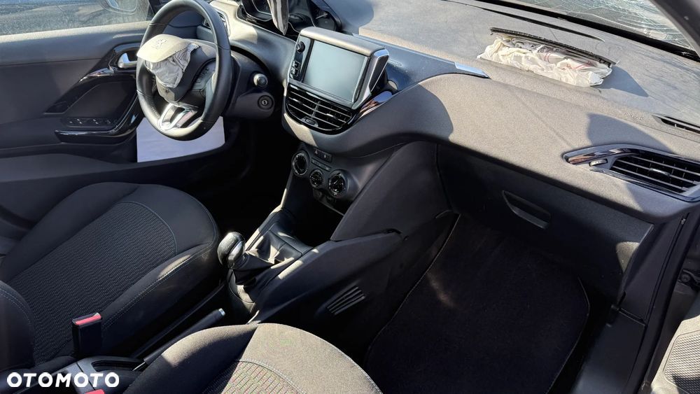 Peugeot 208 - 12