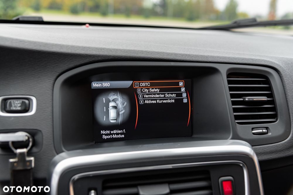 Volvo S60 D5 AWD Geartronic RDesign - 32