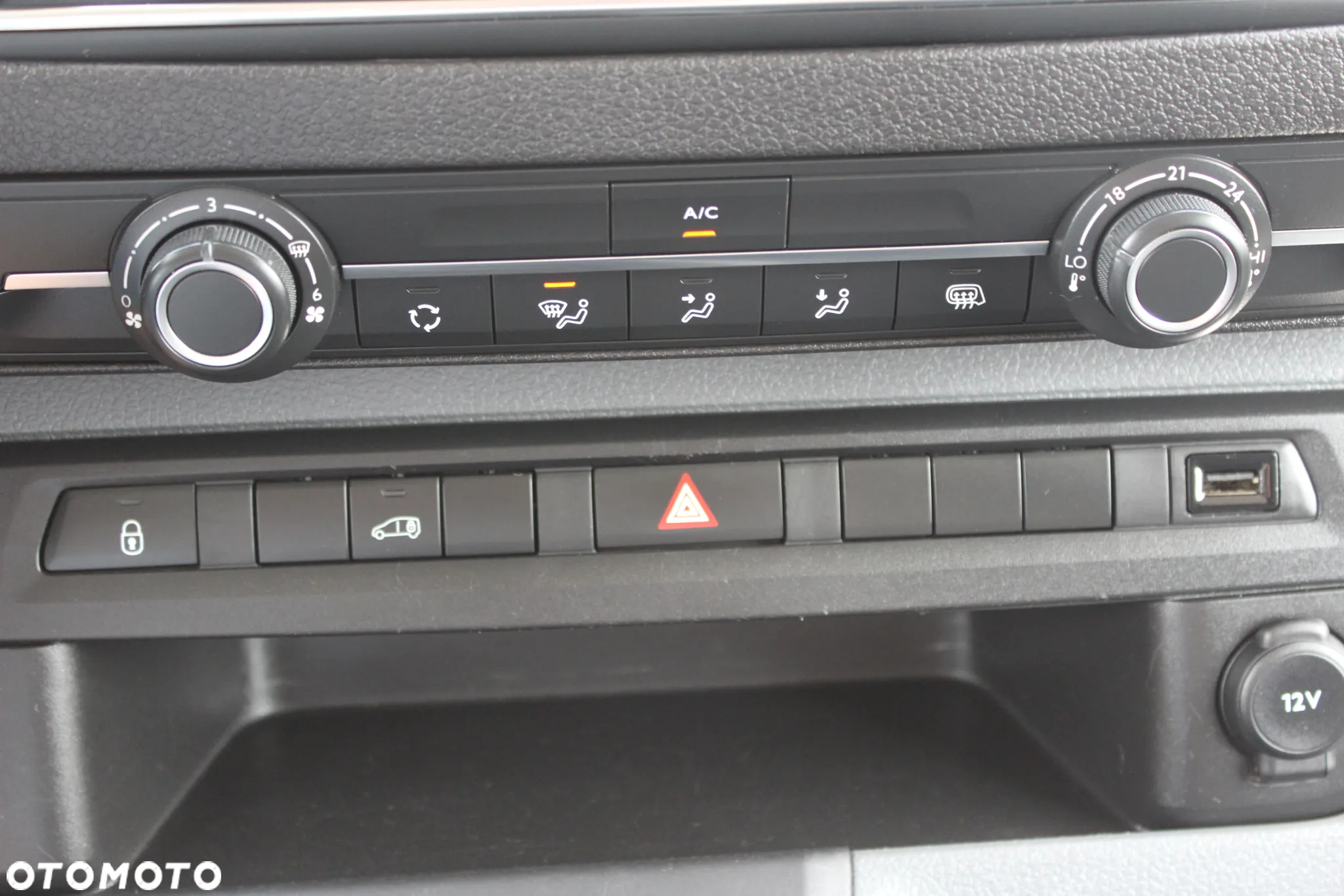 Opel Vivaro - 24