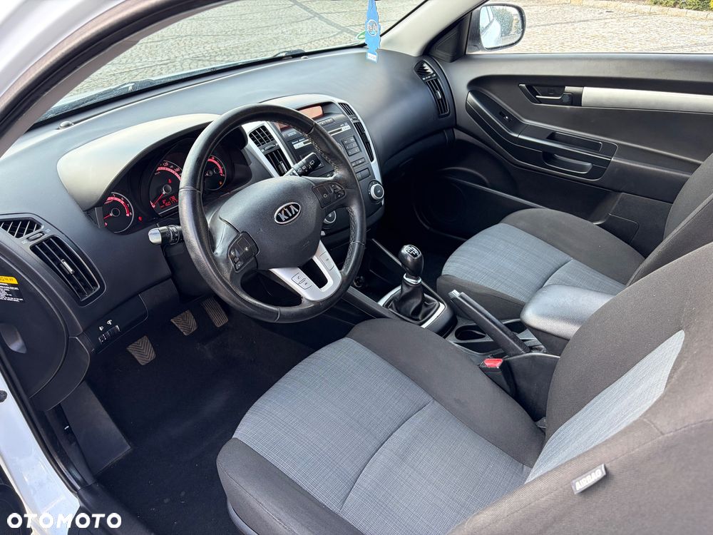 Kia Ceed - 14