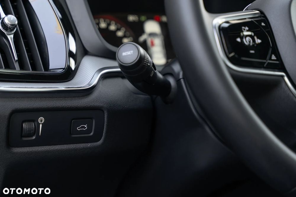 Volvo S60 B5 B AWD R-Design - 32