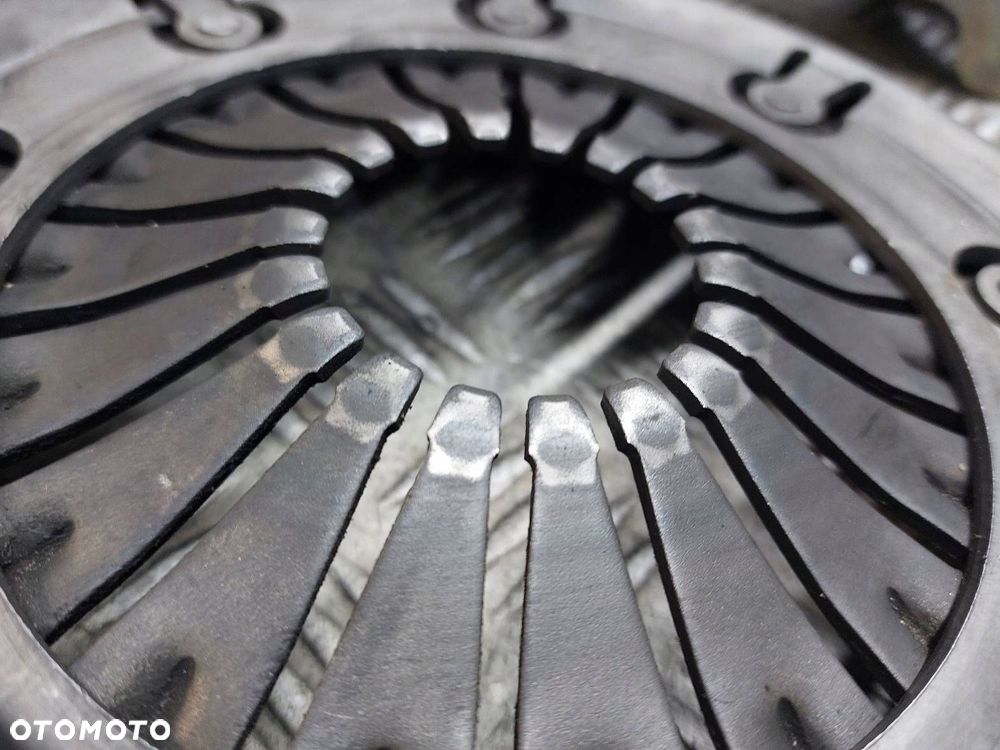 KOŁO DWUMASOWE + TARCZA + DOCISK + ŁOŻYSKO OPOROWE AUDI A4 B6 1.9 TDI - 3