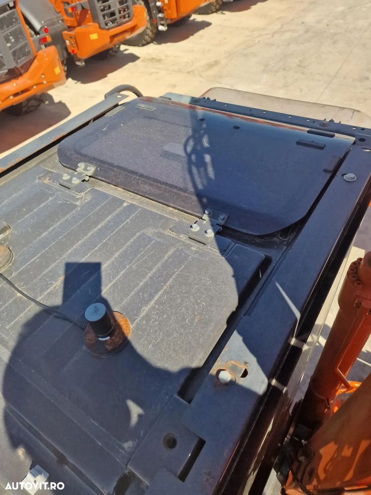 Hitachi ZX135, 2019, 4.880h, LAMA NIVELARE, compact,  15,7tone, Cupla rapida hidraulica, Cupa NOUA, inst picon, 3 camere luat vederi, Ad sapare 6m, Ridica 7,5t, latime 2,49m, Motor Isuzu 104CP, Antifurt, consum 7,8l/h, posibilitate leasing, PROMOTIE 76900EUR - 36