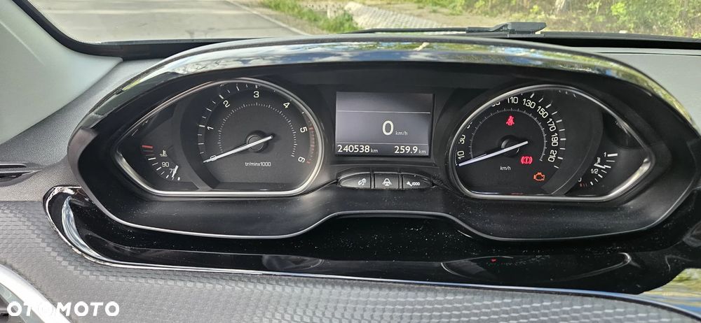 Peugeot 2008 BlueHDi FAP 120 STOP & START Crossway - 11