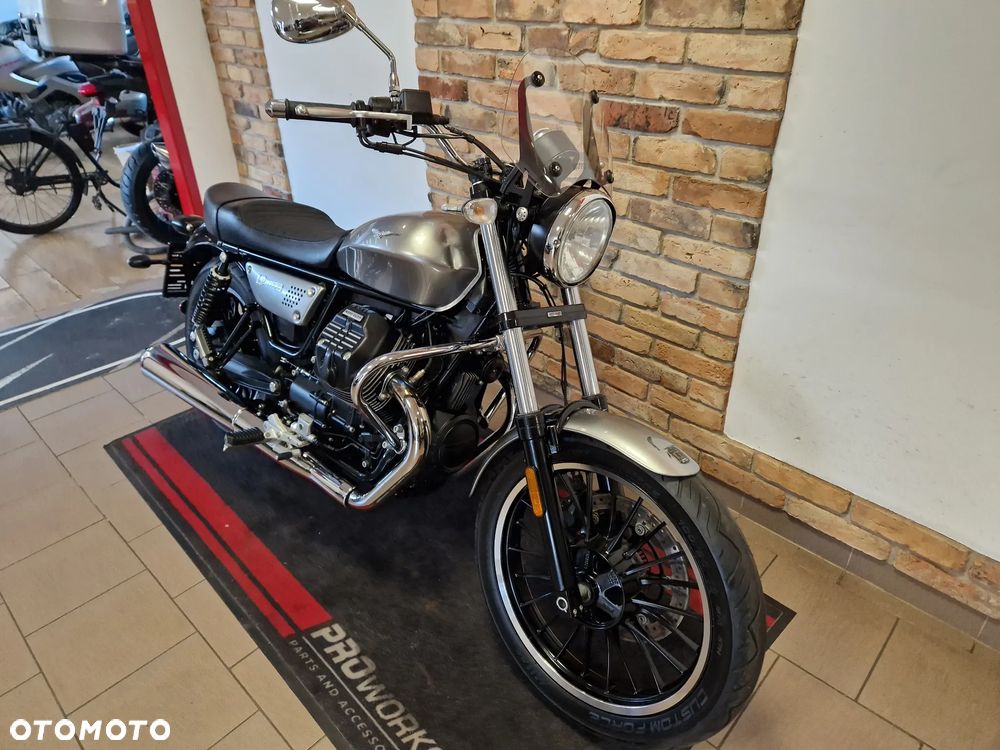 Moto Guzzi V9 - 1
