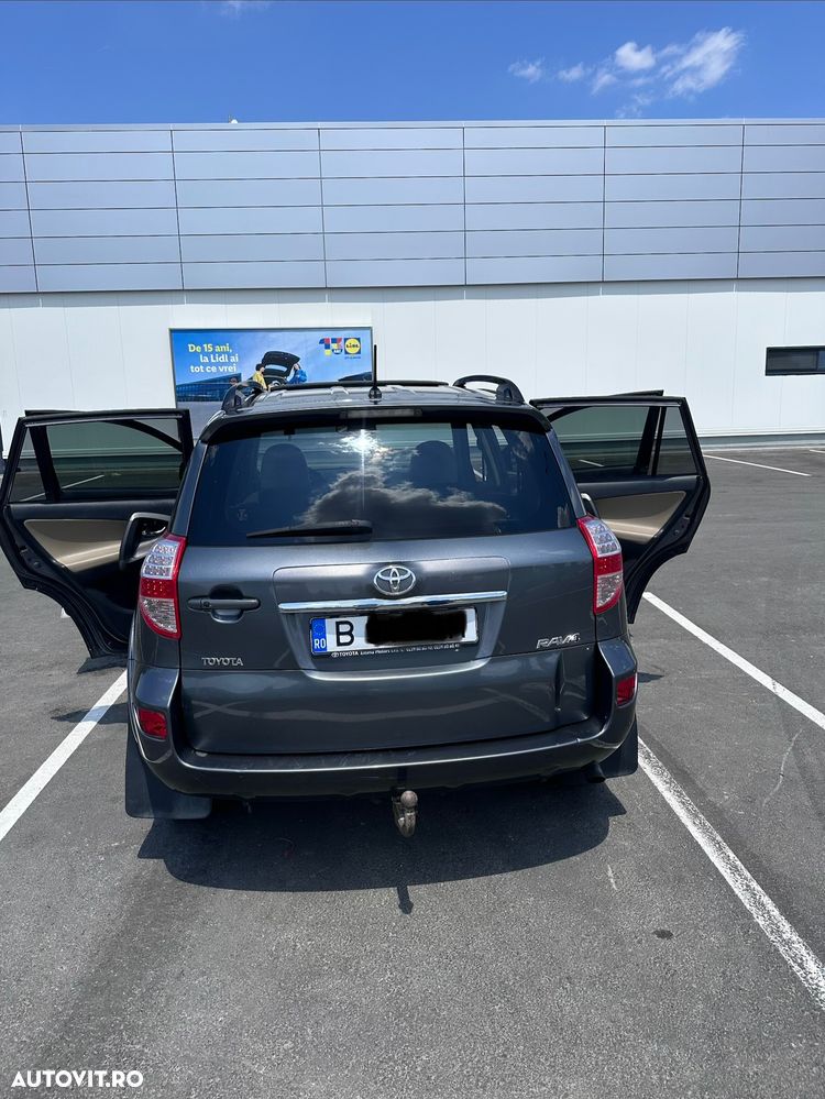 Toyota RAV4 2.2L D-CAT A/T Luxury - 12