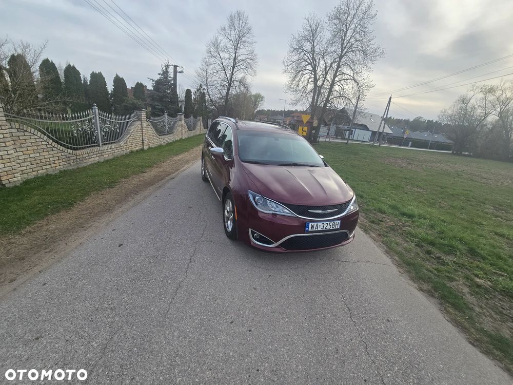 Chrysler Pacifica - 4