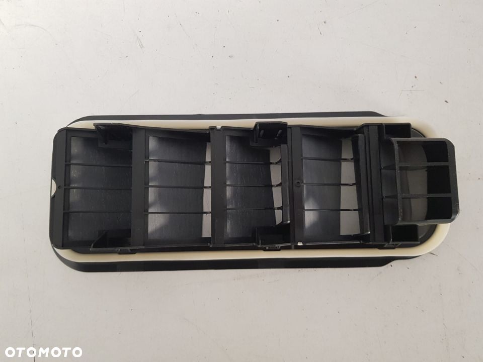 VOLVO XC40 NOWA KRATKA WENTYLACYJNA WENTYLACJI BAGAŻNIKA PRAWA 31449325 - 2