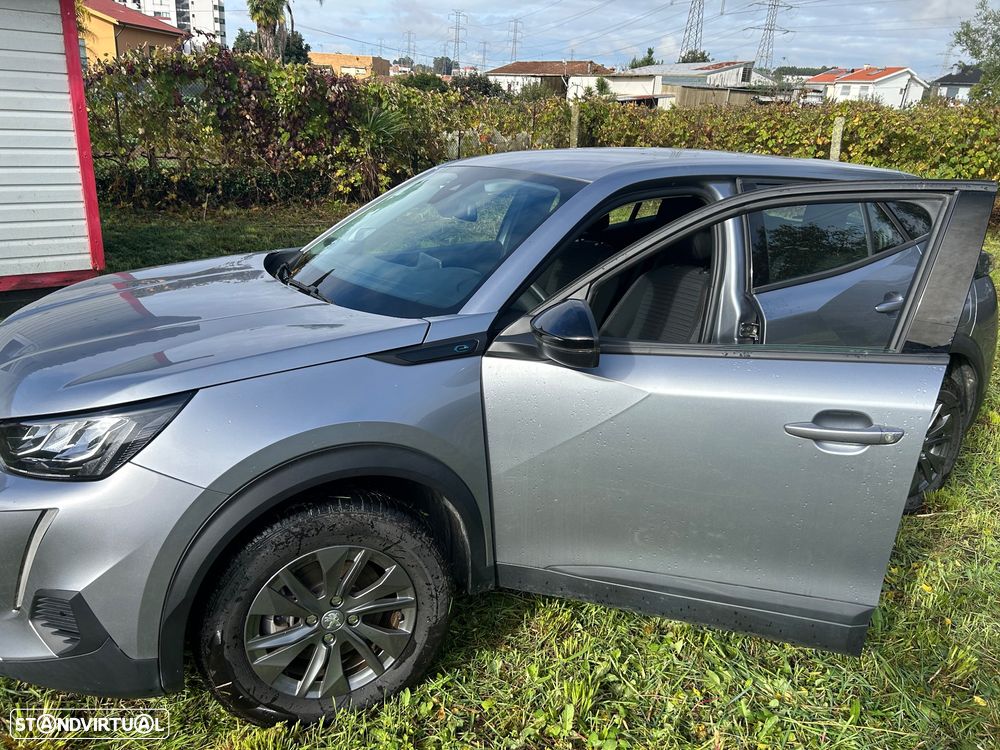 Peugeot e-2008 Allure - 4