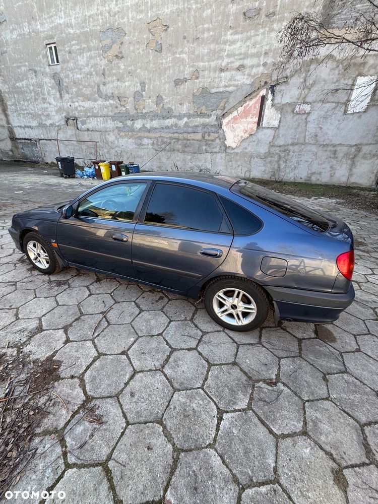 Toyota Avensis 2.0 Sol - 6