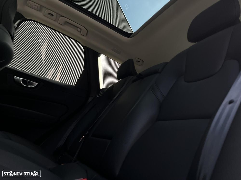 Volvo XC 60 2.0 T6 PHEV Plus Dark AWD - 8