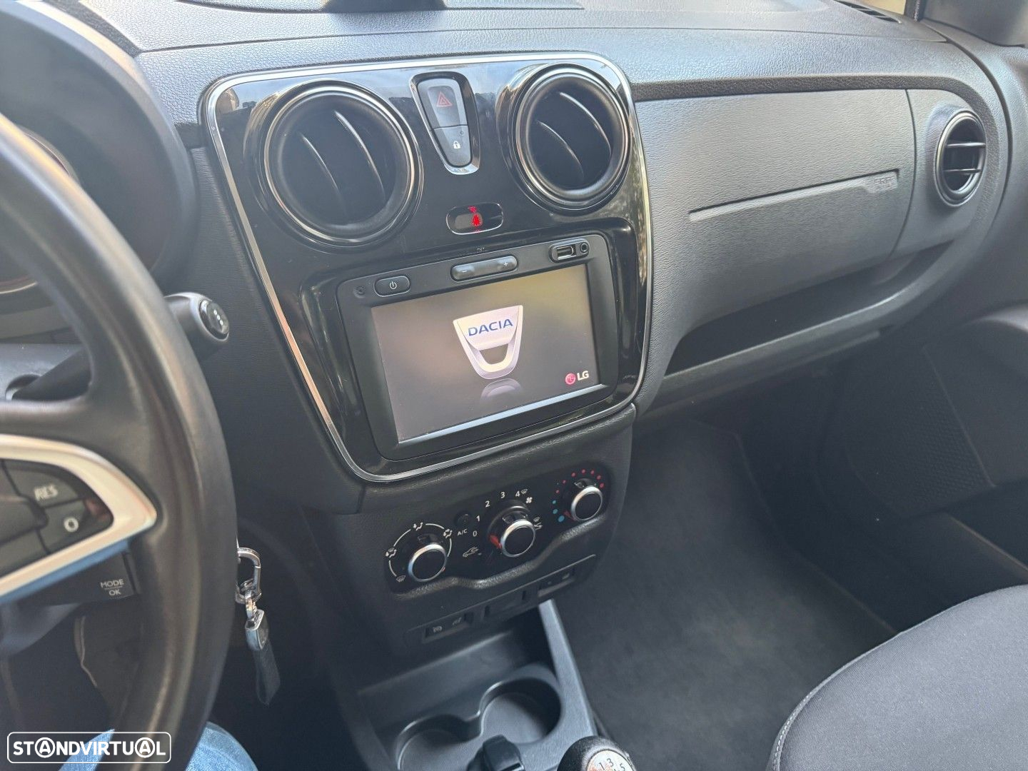 Dacia Lodgy 1.5 Blue dCi Stepway 7L - 10
