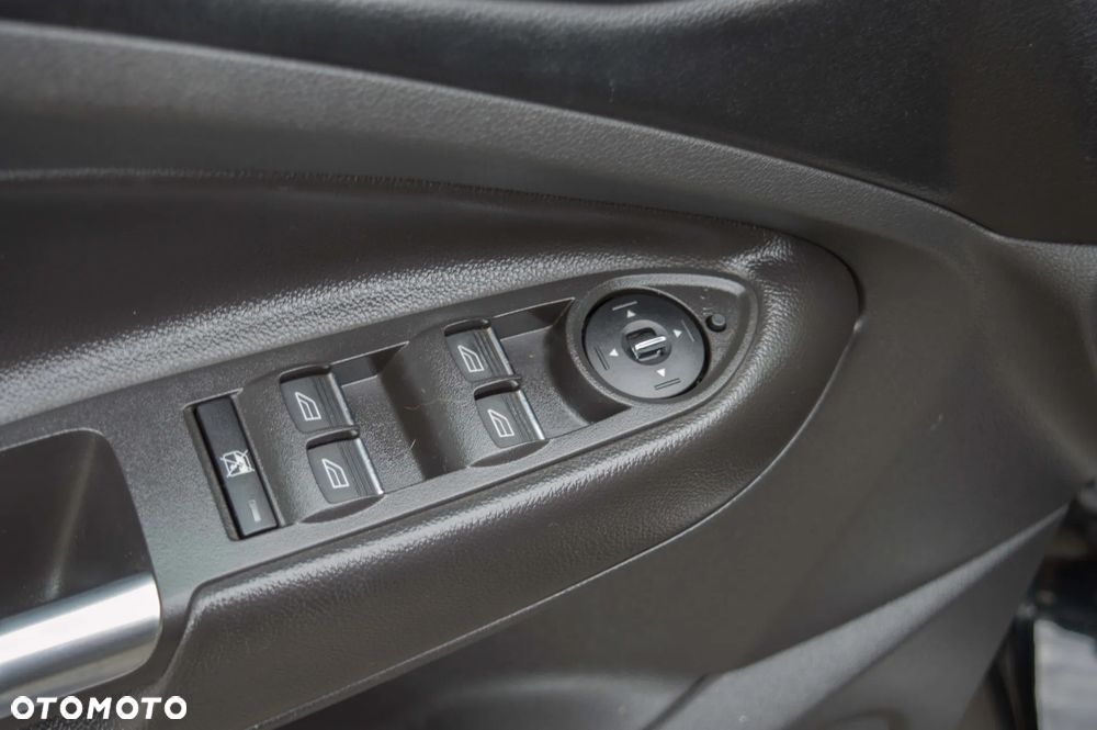 Ford Kuga 2.0 TDCi 2x4 Titanium - 13