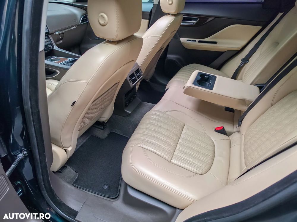 Jaguar F-Pace 20d AWD Portfolio - 38