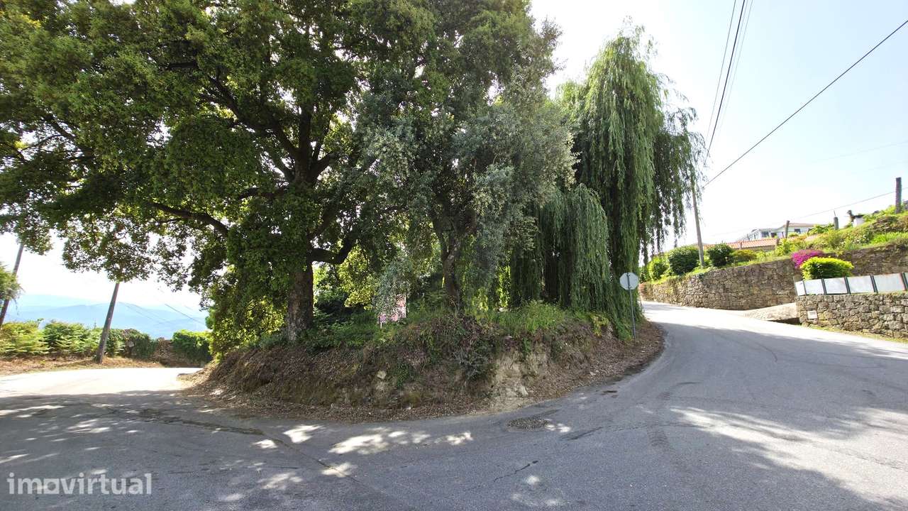 Ruínas c/ terrenos em Arnoia Celorico de Basto - Grande imagem: 2/9