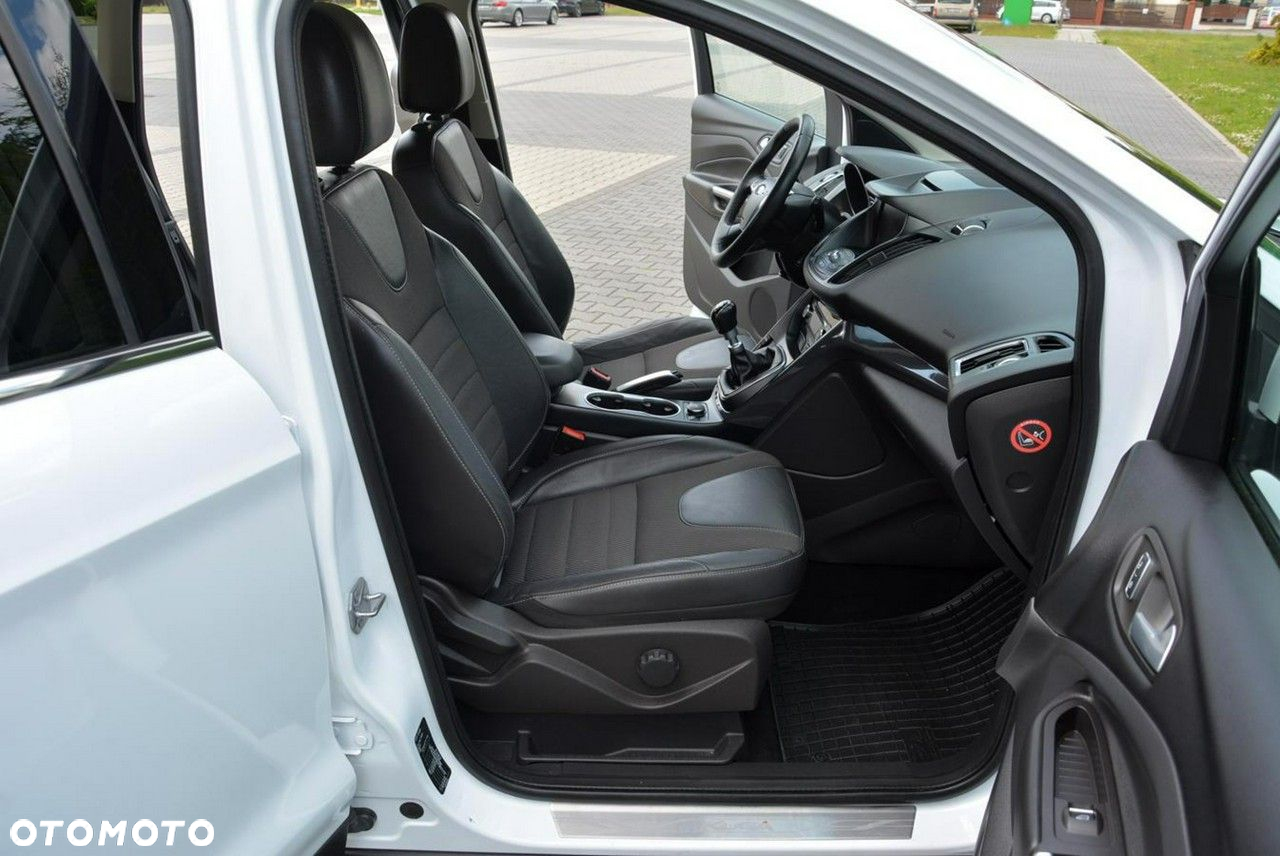 Ford Kuga 2.0 TDCi 2x4 Titanium - 17