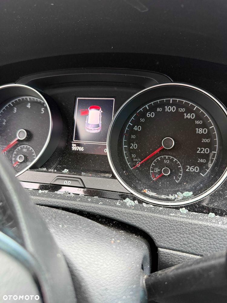 Volkswagen Golf - 6