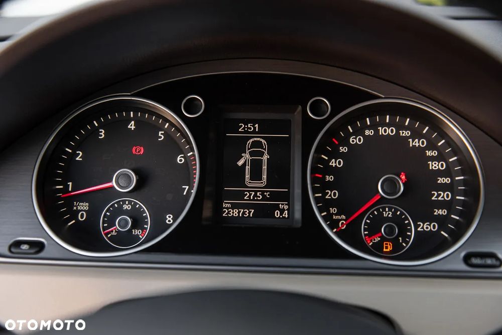 Volkswagen Passat - 20