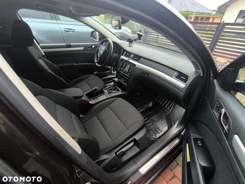 Skoda Superb 2.0 TDI Ambition DSG - 19
