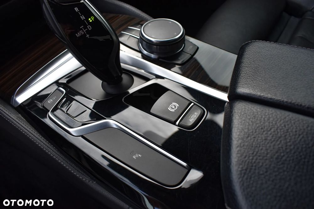 BMW Seria 5 530d Sport Line - 13
