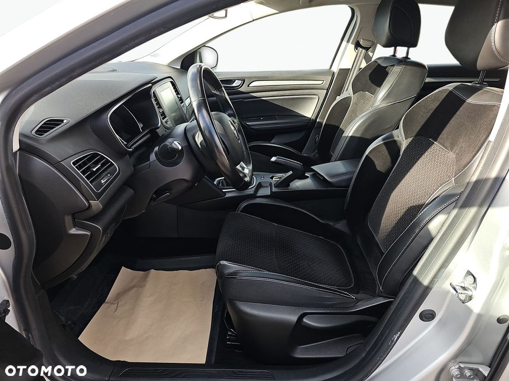 Renault Megane 1.5 Blue dCi Intens - 11