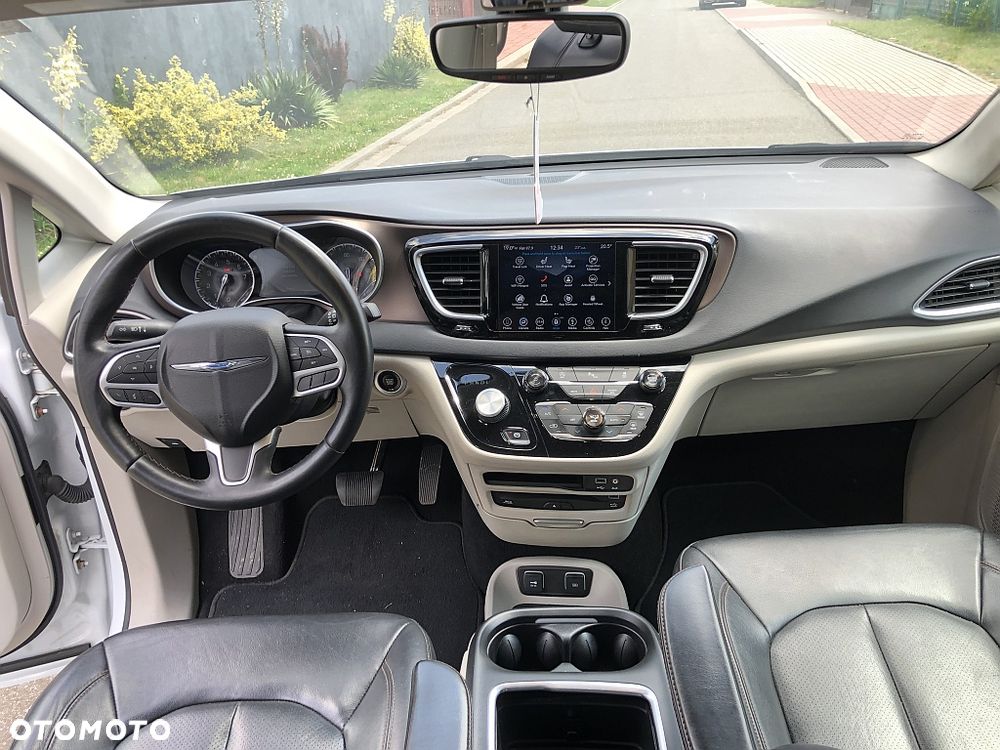 Chrysler Pacifica - 12