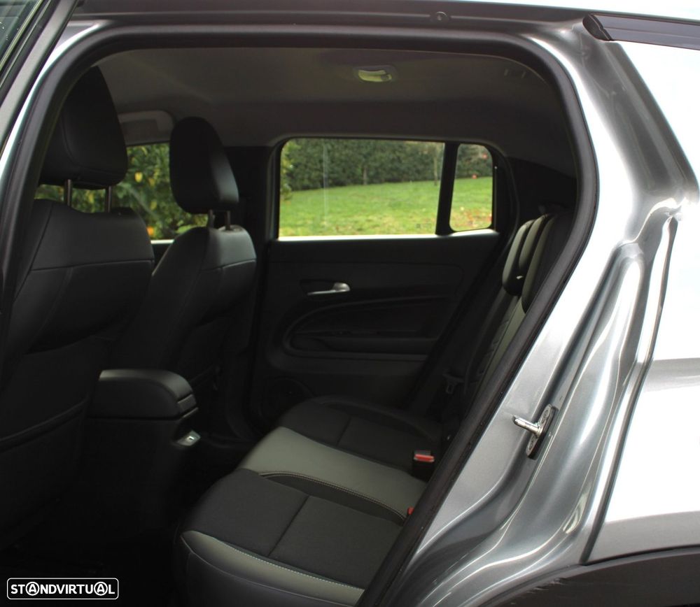 Jeep Avenger 1.2 GSE T3 Altitude - 12