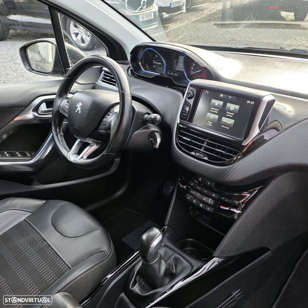Peugeot 2008 1.2 PureTech Allure - 29