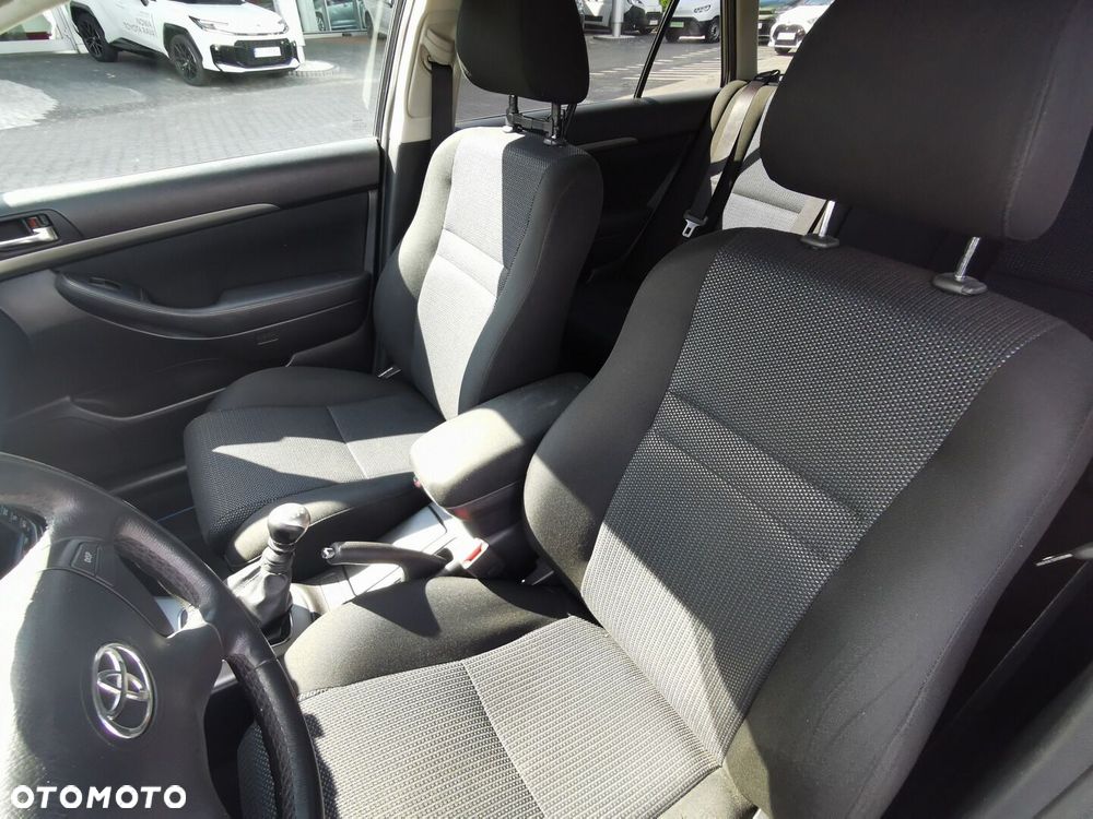 Toyota Avensis 2.0 D-4D Sol - 19