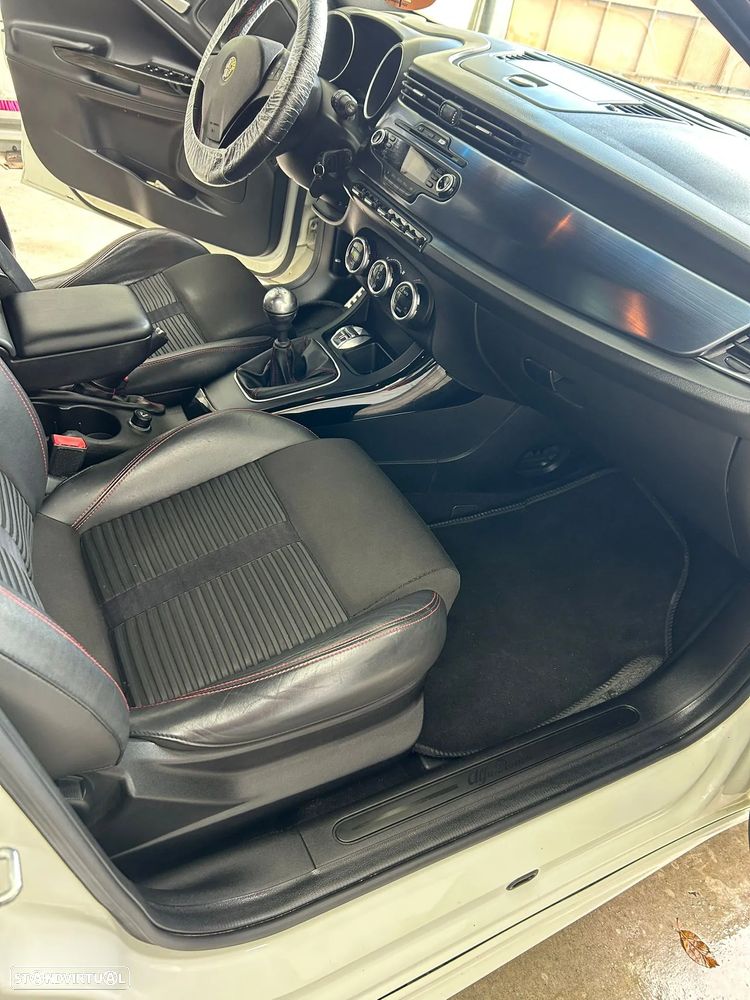 Alfa Romeo Giulietta 1.6 JTDM Distinctive - 12