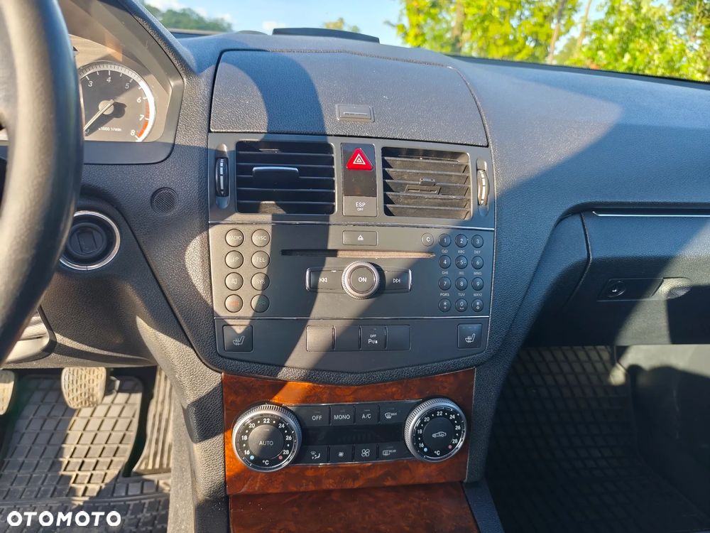 Mercedes-Benz Klasa C 180 Kompressor BlueEFFICIENCY Elegance - 28