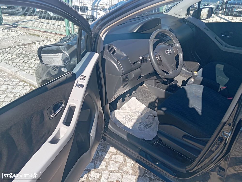 Toyota Yaris 1.0 VVT-i AC - 6