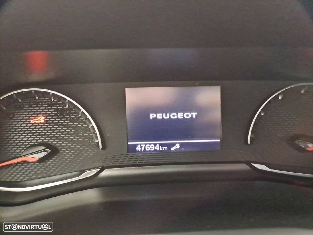 Peugeot 2008 1.2 PureTech Allure EAT8 - 13