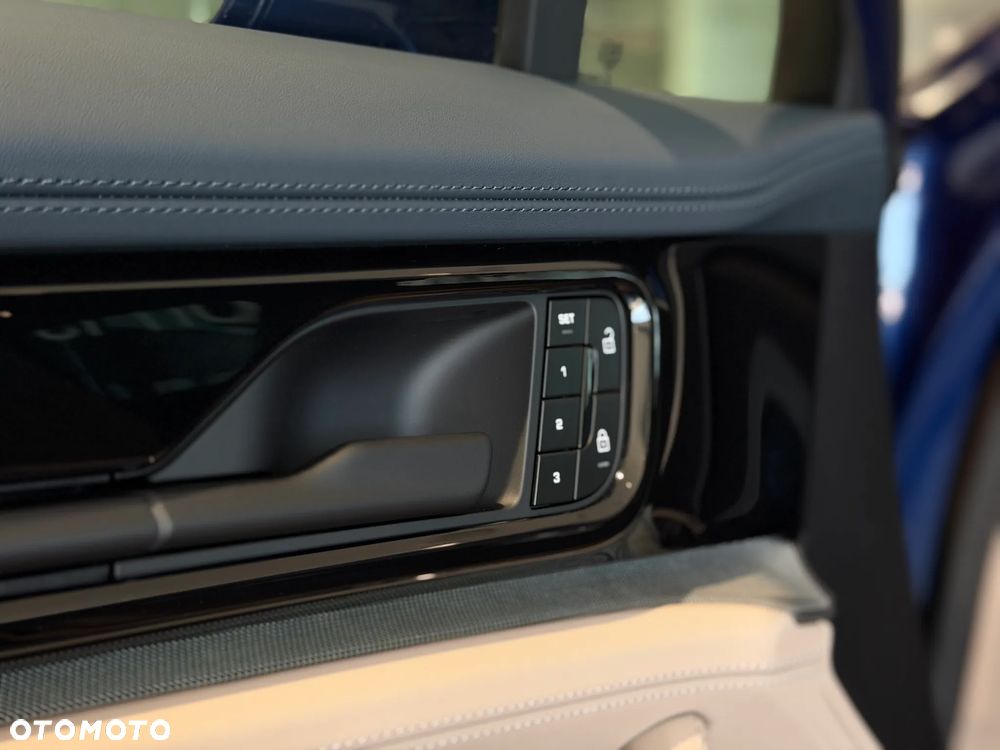Porsche Panamera 4 E-Hybrid PHEV - 19