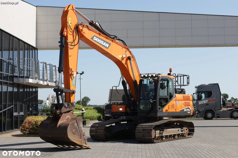 Doosan DX225LC-7
