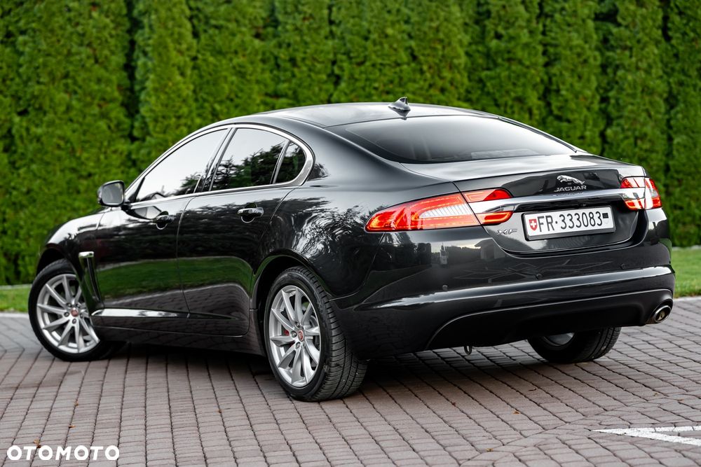 Jaguar XF 2.2 - 12