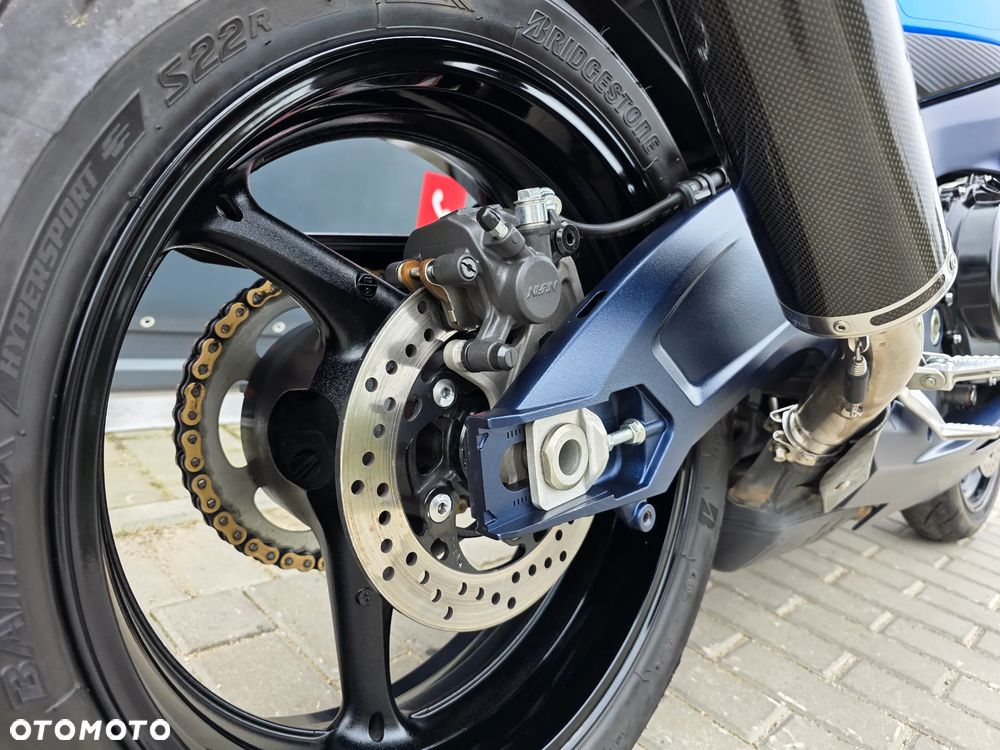 Suzuki GSX-R - 23