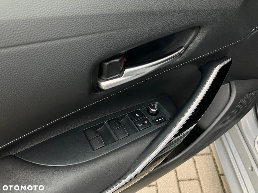 Toyota Corolla 2.0 Hybrid Executive - 36