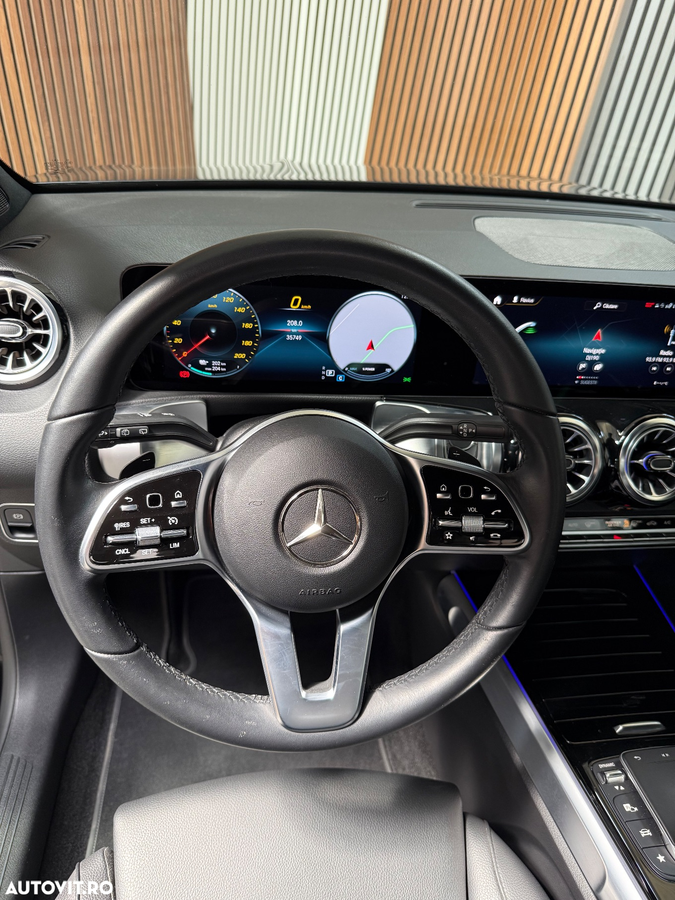 Mercedes-Benz EQB - 9
