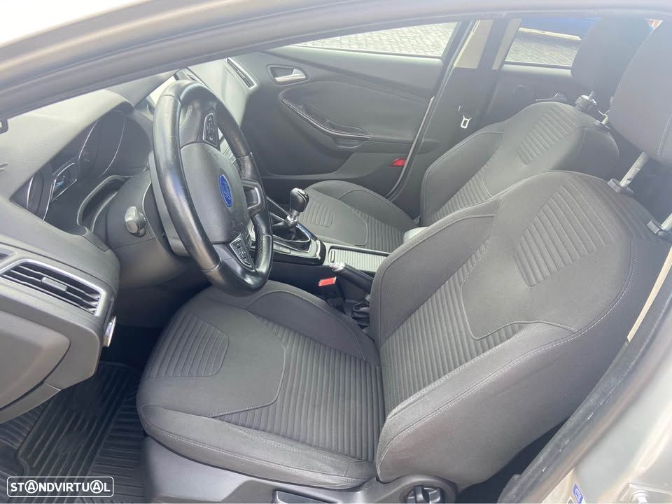 Ford Focus 1.0 SCTi Titanium - 8